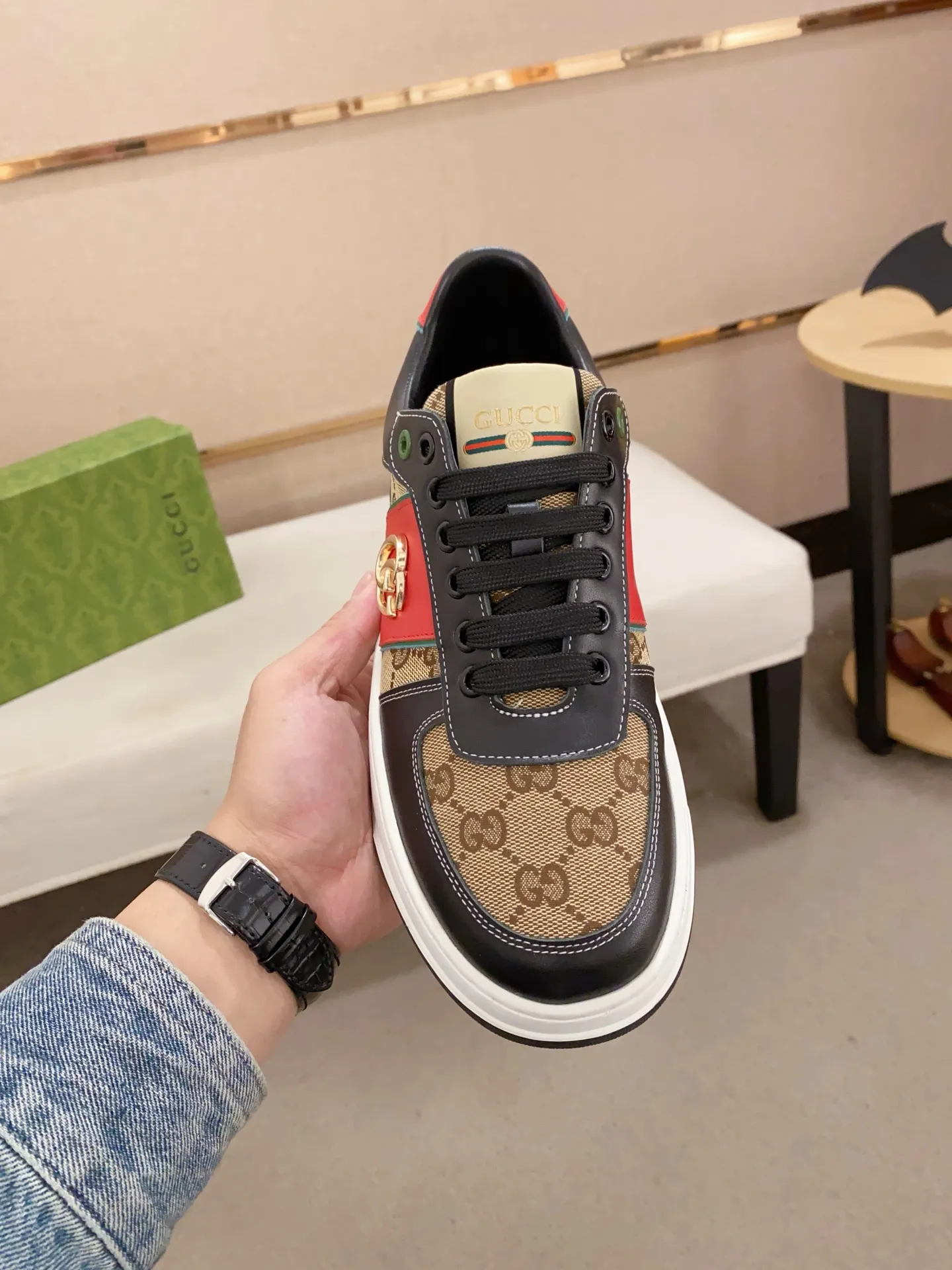 Men's clothing and shoes💰:400💰 (GUCCI) The latest model from the official website 🎁🎁Casual and fashionable men's shoes👟, hot style 💥The version is simple and elegant, exclusive for trendy men. Unique official website latest brand elements 👑Gucci original decoration, fashionable and generous, the fabric is original cowhide ✅sheepskin lining, the official website specifies wear-resistant casual outsole, the classic model is taken in kind at the counter🎬38-44 (45 is not returned or exchanged)